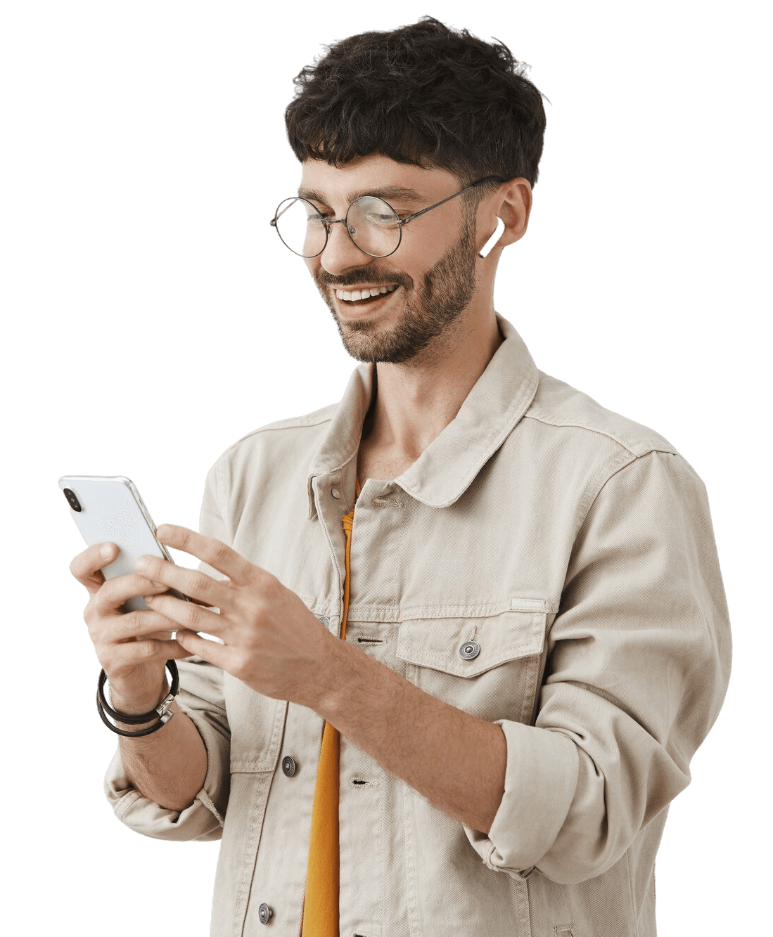 Pessoa organizando as finanças pelo celular